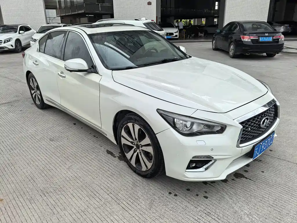 INFINITI Q50L
