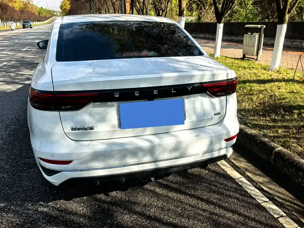 Geely Emgrand 2022 4 1.5L CVT Elite