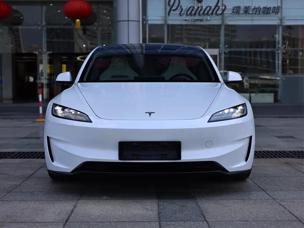 Tesla Model 3 — миниатюра 2