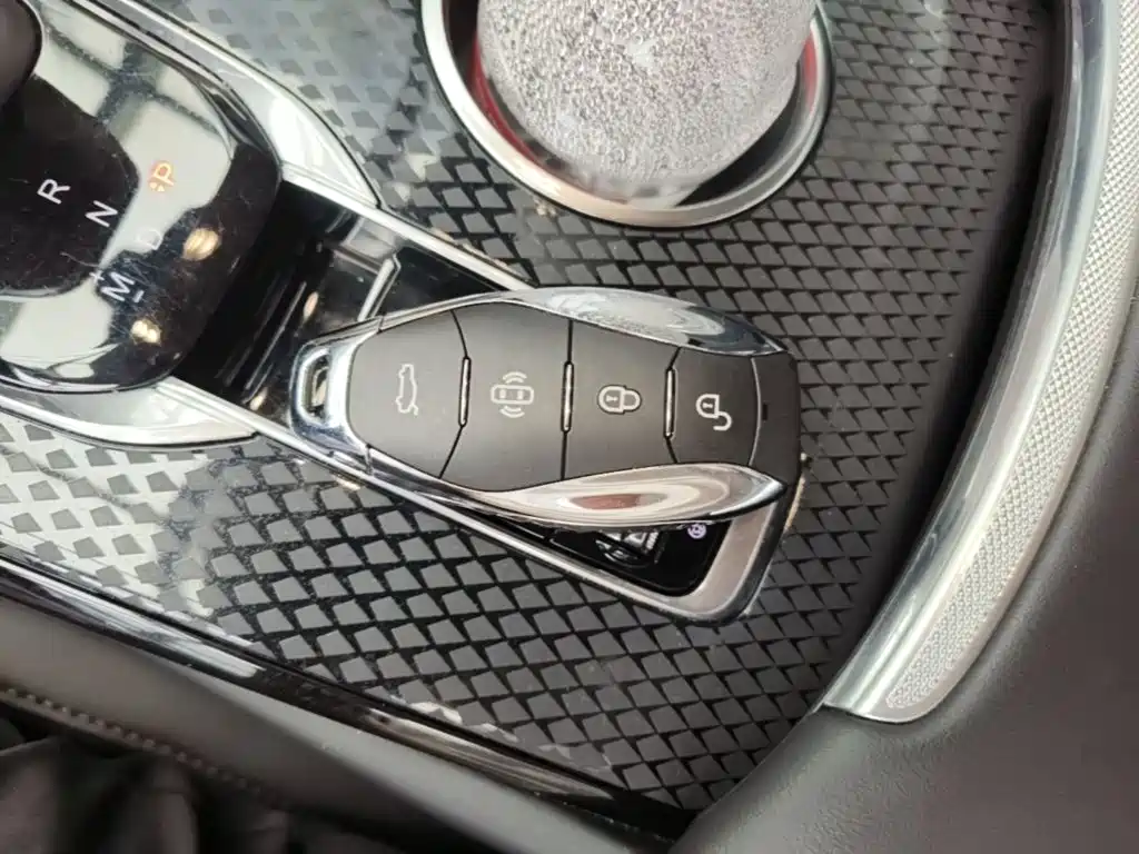 Hongqi Hongqi HS3 — миниатюра 9