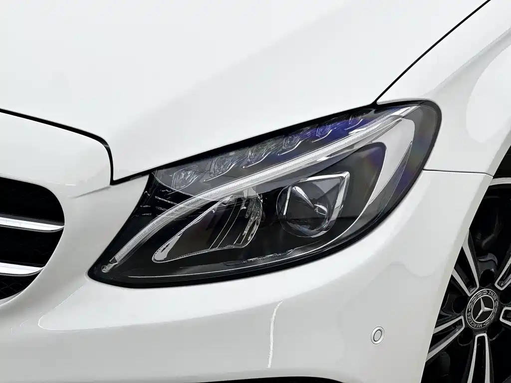 Mercedes-Benz C-Class — миниатюра 13