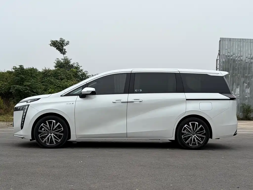GAC Motor Trumpchi E8 PHEV — миниатюра 4