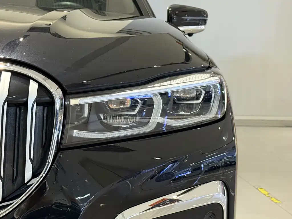 BMW 7 Series — миниатюра 8