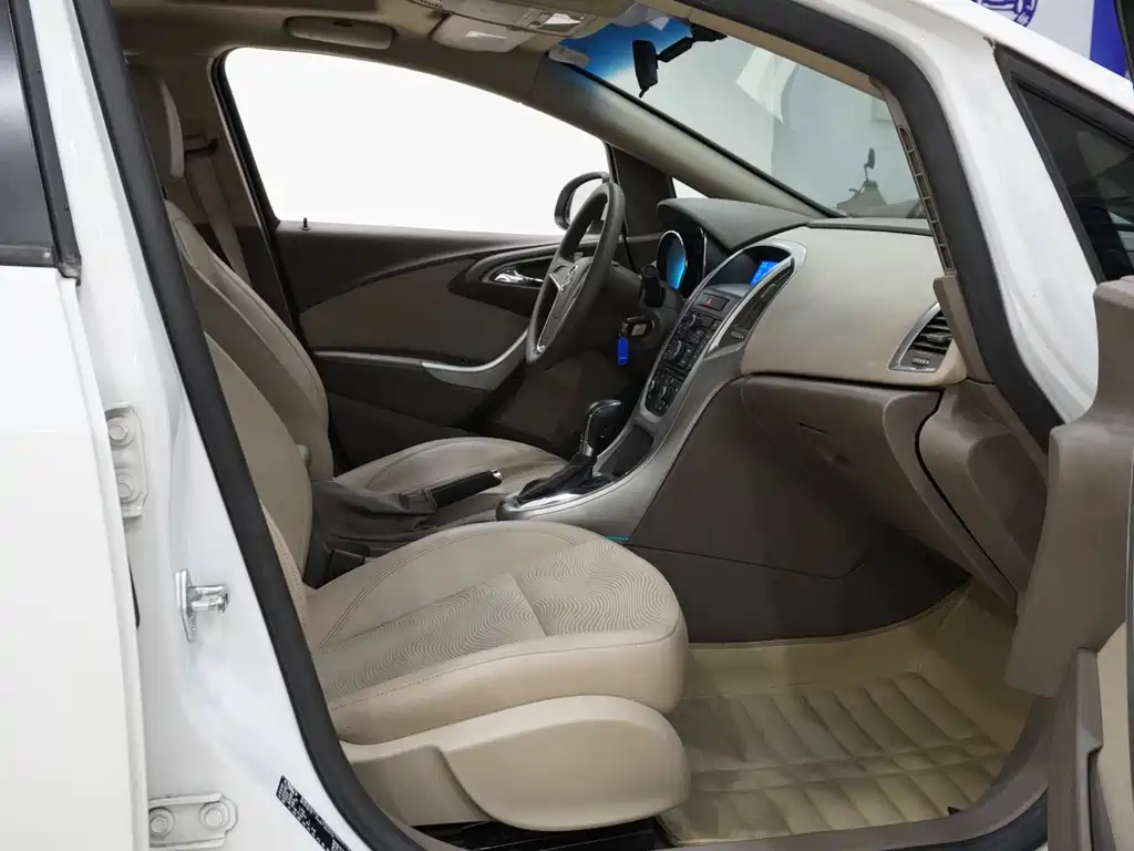 Buick Excelle — миниатюра 10