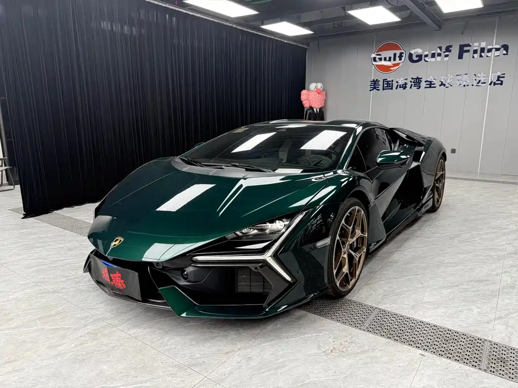 Lamborghini Revuelto 2025