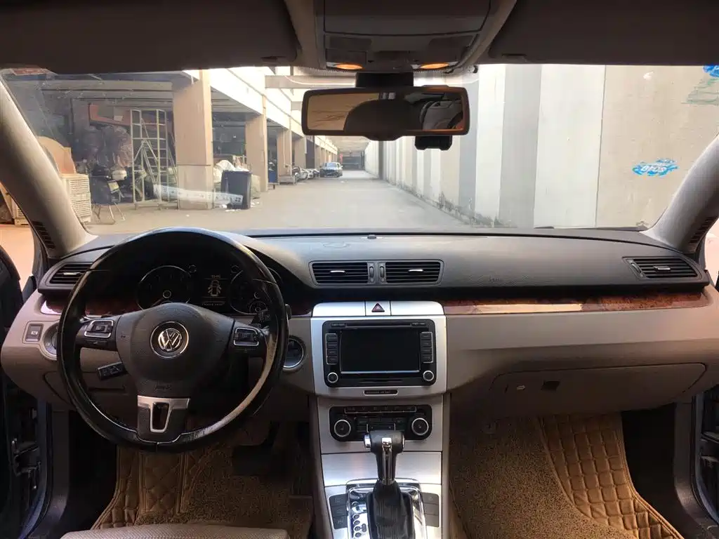 Volkswagen Passat 2011 2.0T Luxury