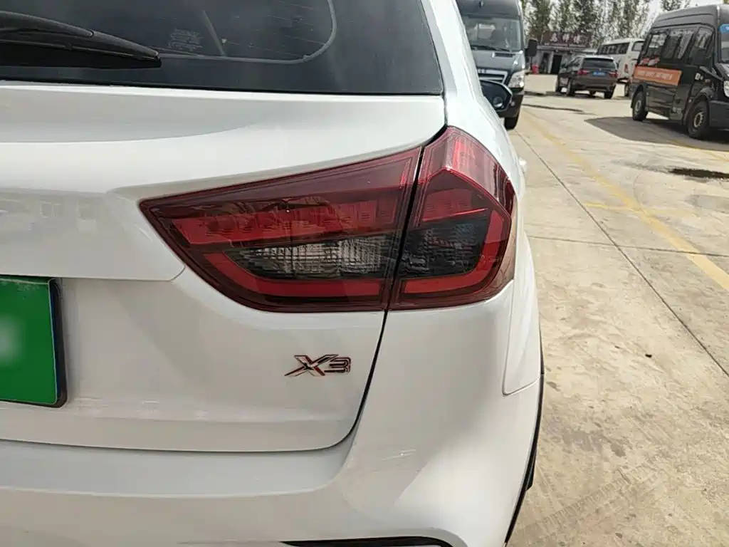 Geely Vision X3 — миниатюра 8