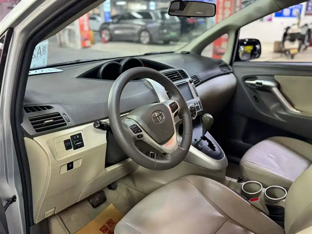 Toyota Verso 2011 180G CVT Luxury