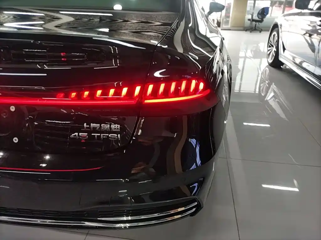 Заказать Audi A7L 2026 года за 6 668 866 ₽  из Китая