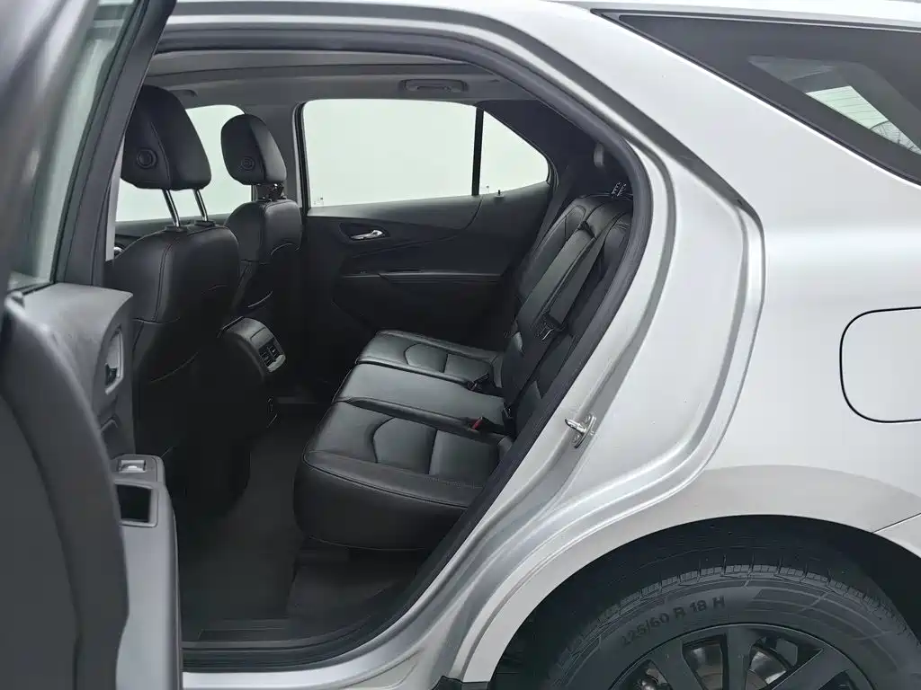 Chevrolet Equinox — миниатюра 15