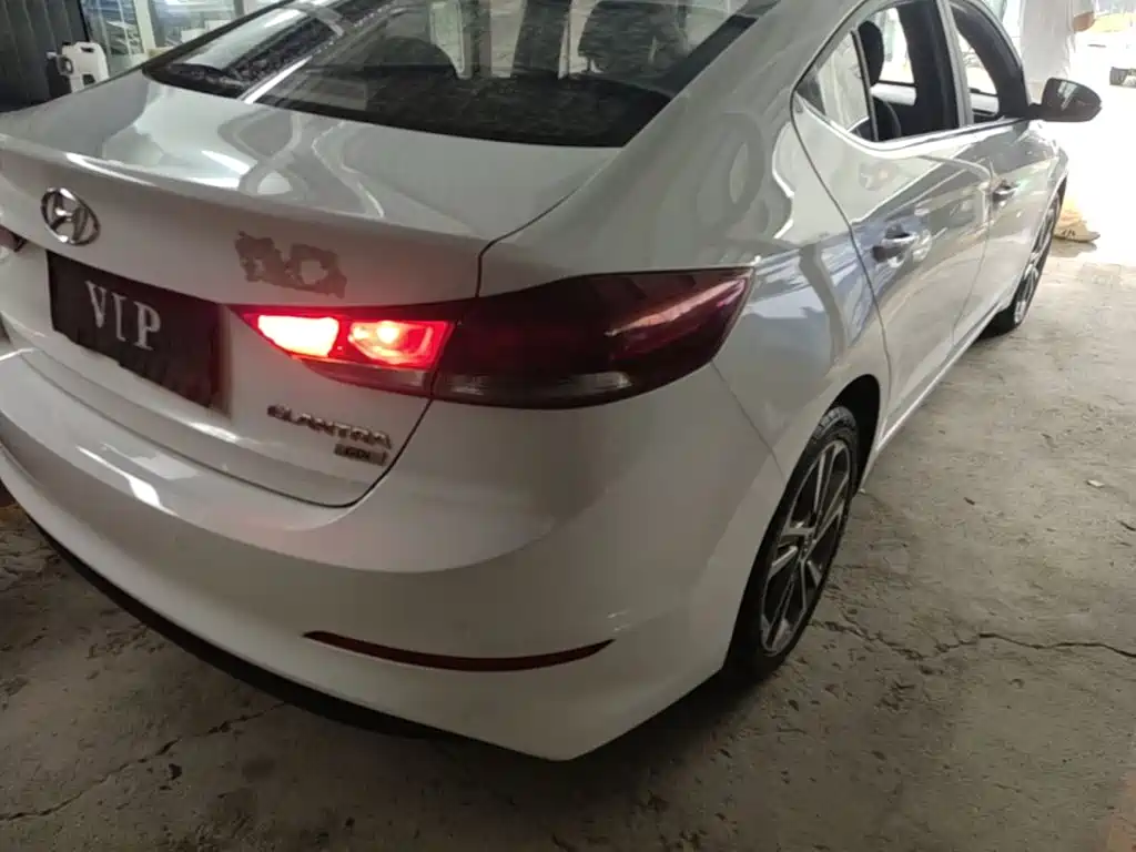 Hyundai Elantra — миниатюра 8