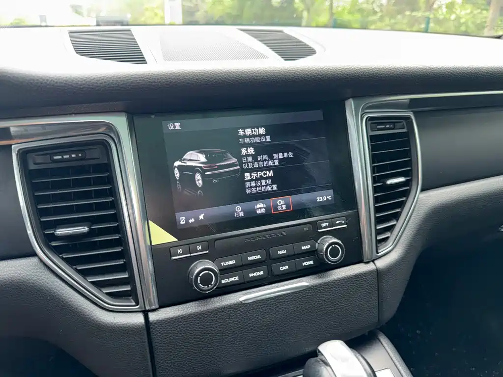 Porsche Macan — миниатюра 6