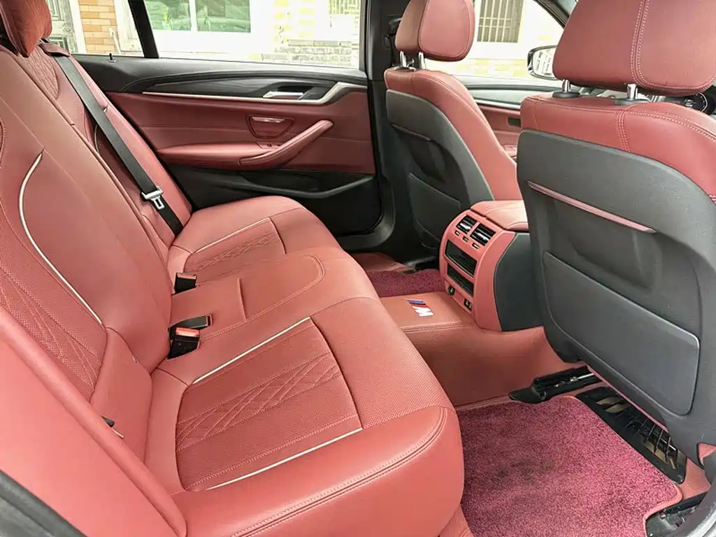 BMW 5 Series — миниатюра 11