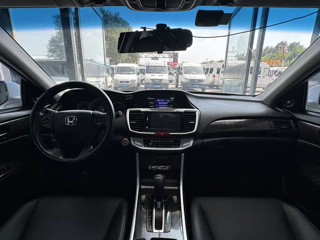 Honda Accord — миниатюра 9