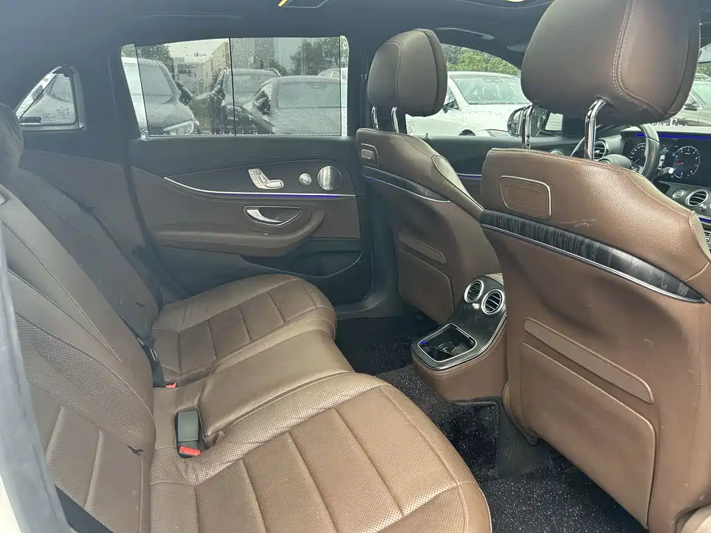 Mercedes-Benz E-Class — миниатюра 13