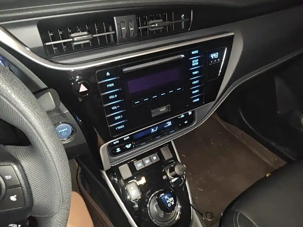Toyota Corolla Hybrid — миниатюра 6