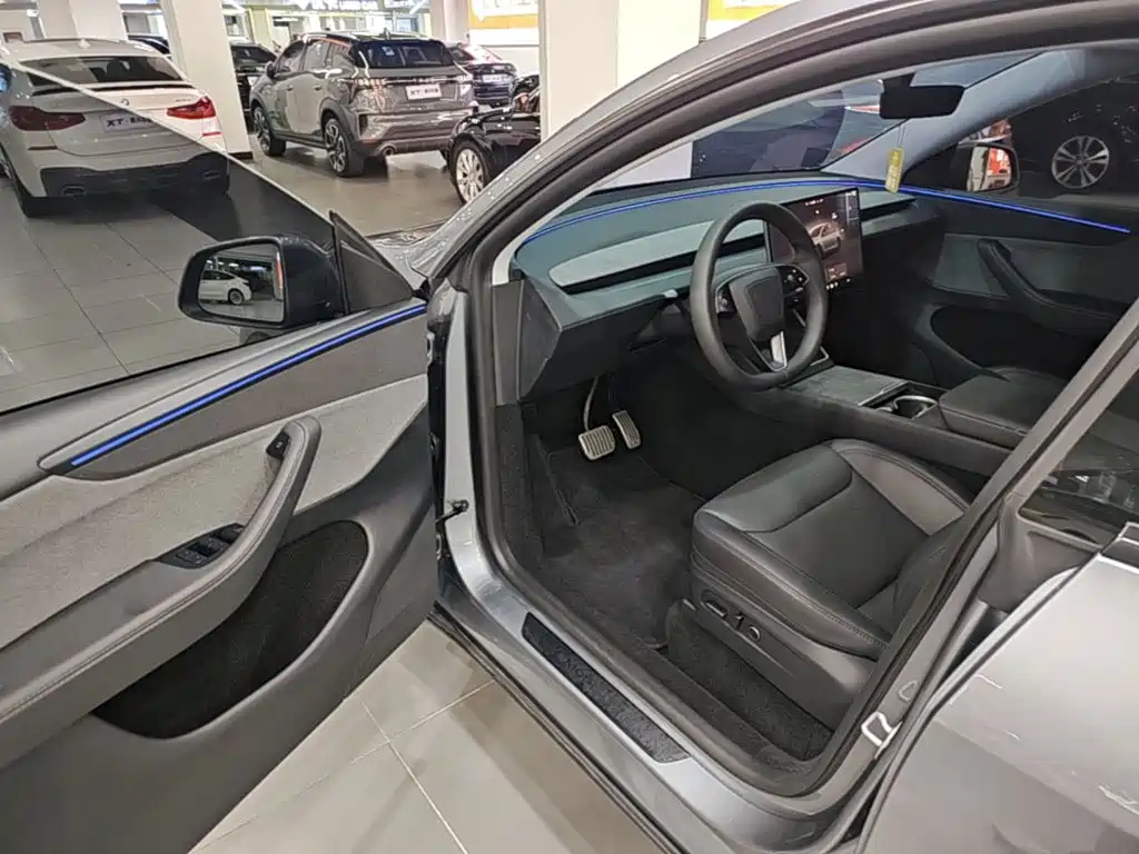 Tesla Model Y — миниатюра 16
