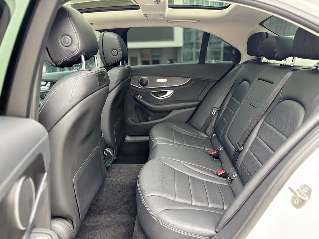 Mercedes-Benz C-Class — миниатюра 14