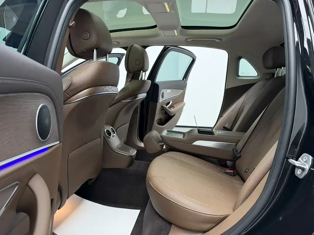 Mercedes-Benz E-Class — миниатюра 7
