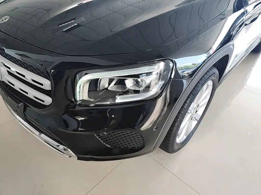 Mercedes-Benz GLB — миниатюра 23