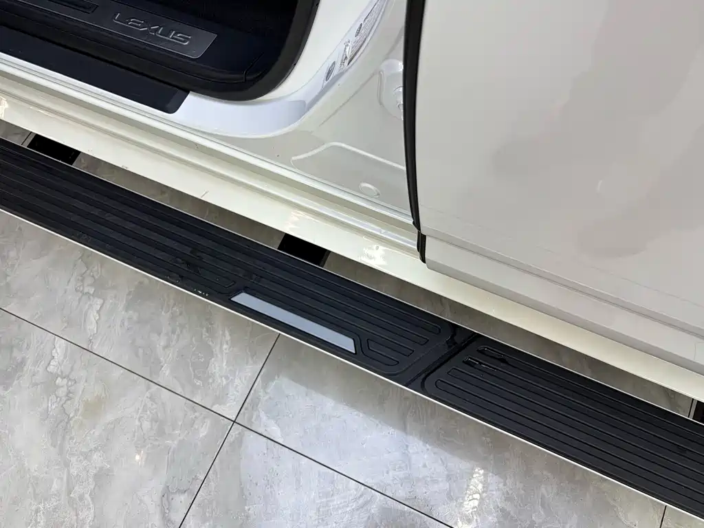 Lexus LX — миниатюра 15