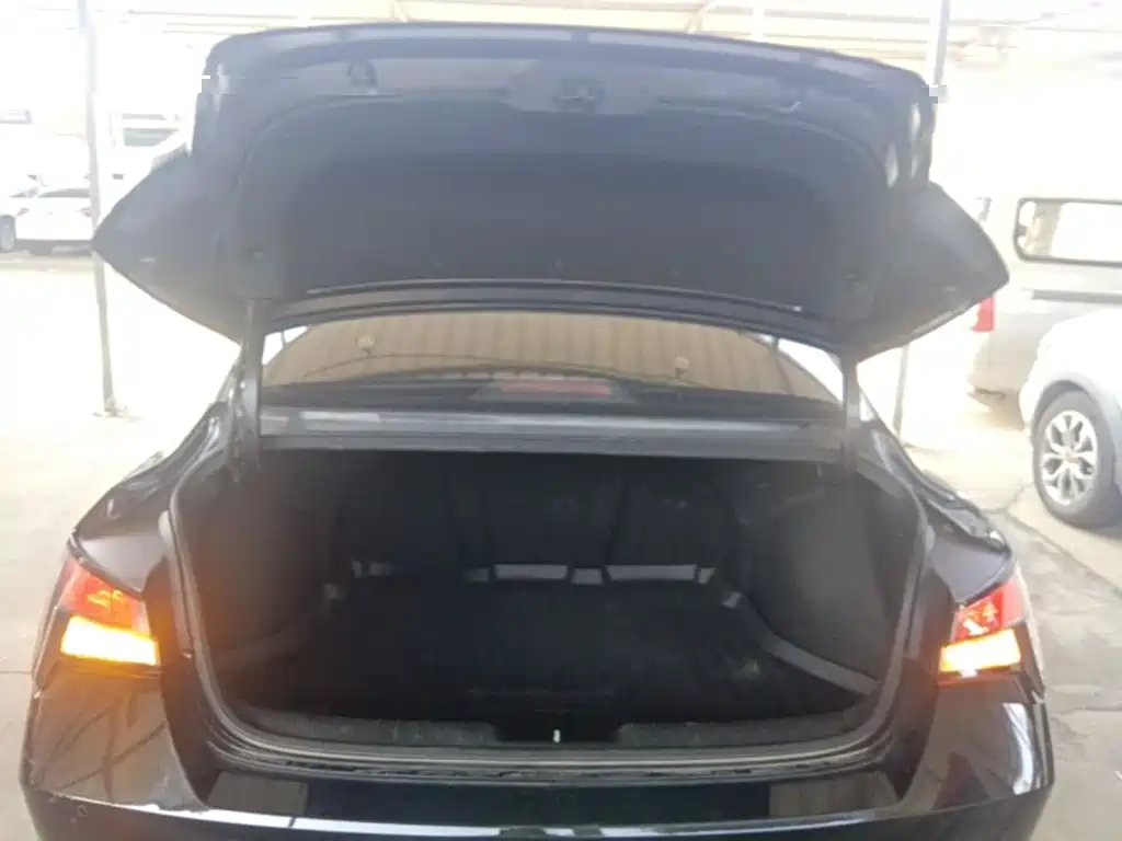 Hyundai Elantra — миниатюра 19