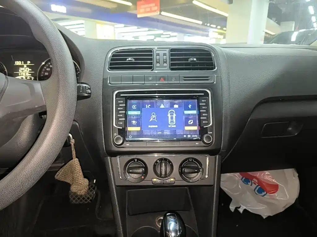 Volkswagen Polo — миниатюра 13