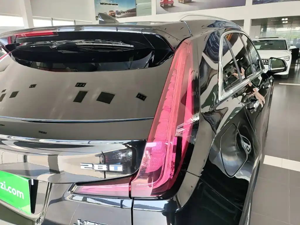 Cadillac XT4 — миниатюра 8