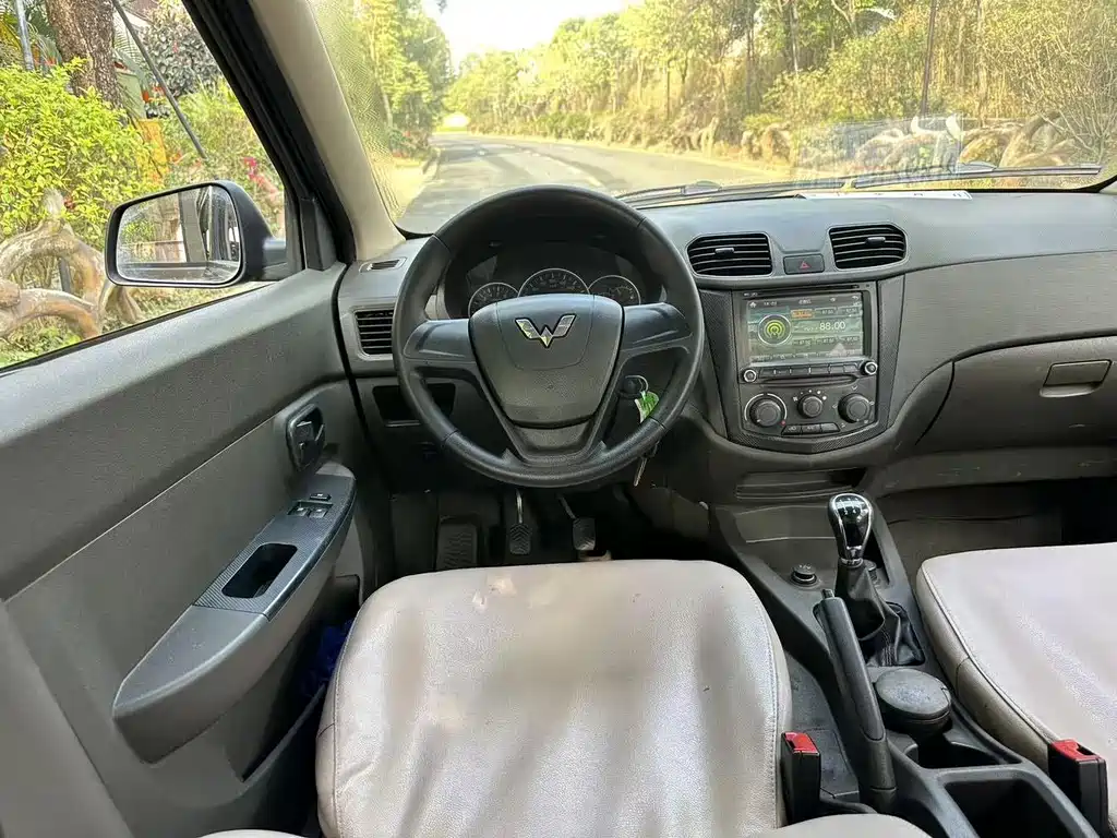 Wuling Hongguang — миниатюра 18