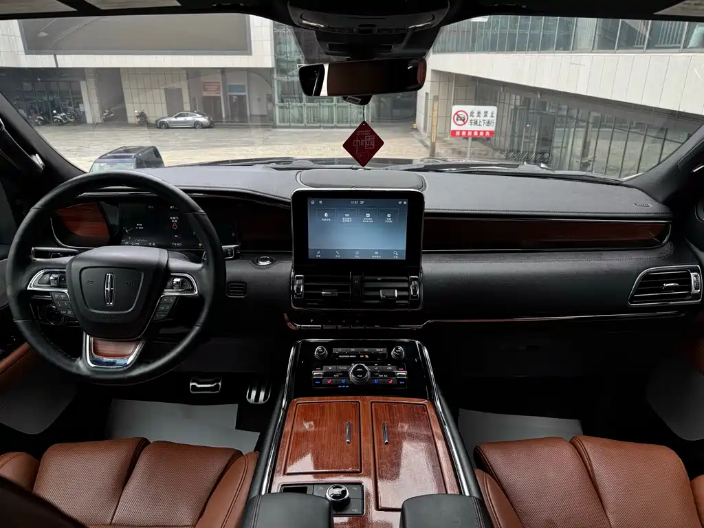 Lincoln Navigator — миниатюра 4