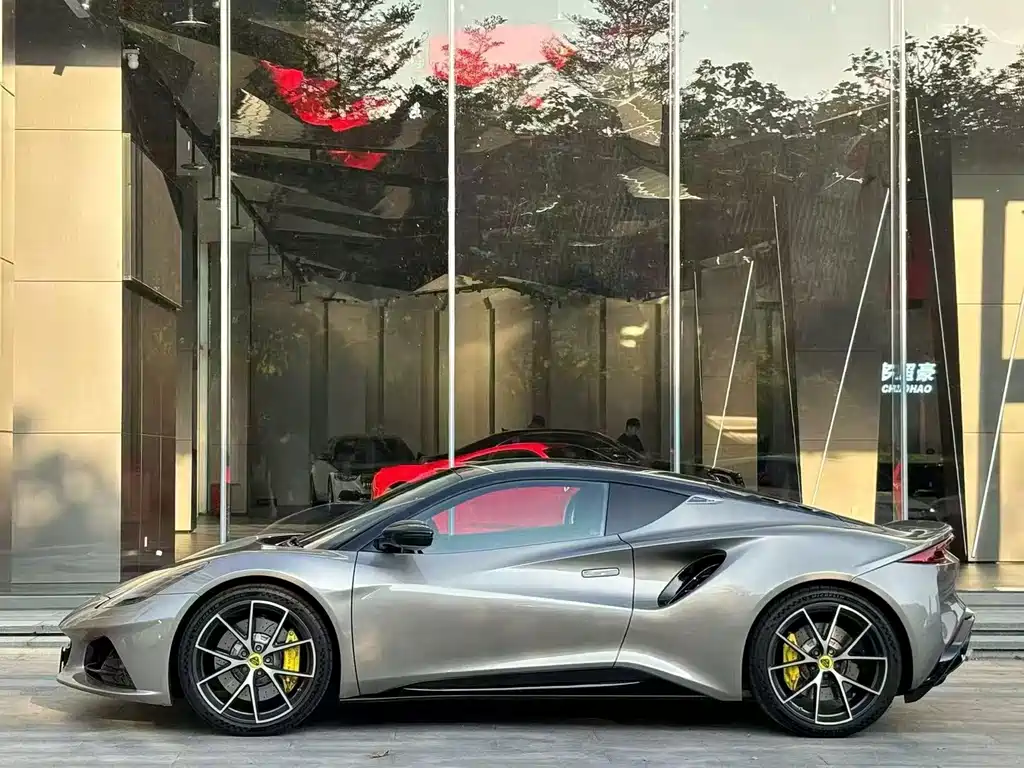 Lotus Emira — миниатюра 2