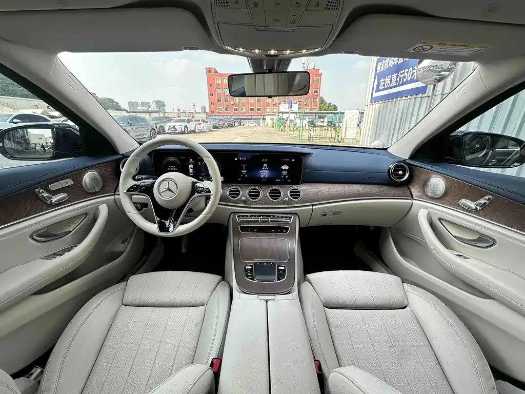 Mercedes-Benz E-Class — миниатюра 11
