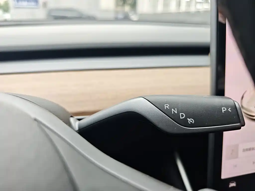 Tesla Model 3 — миниатюра 11