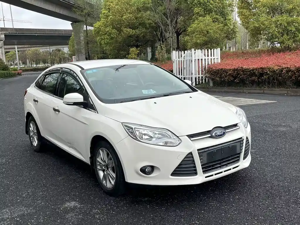 Ford Focus Sedan 1.6L Manual Comfort Type, фото 3