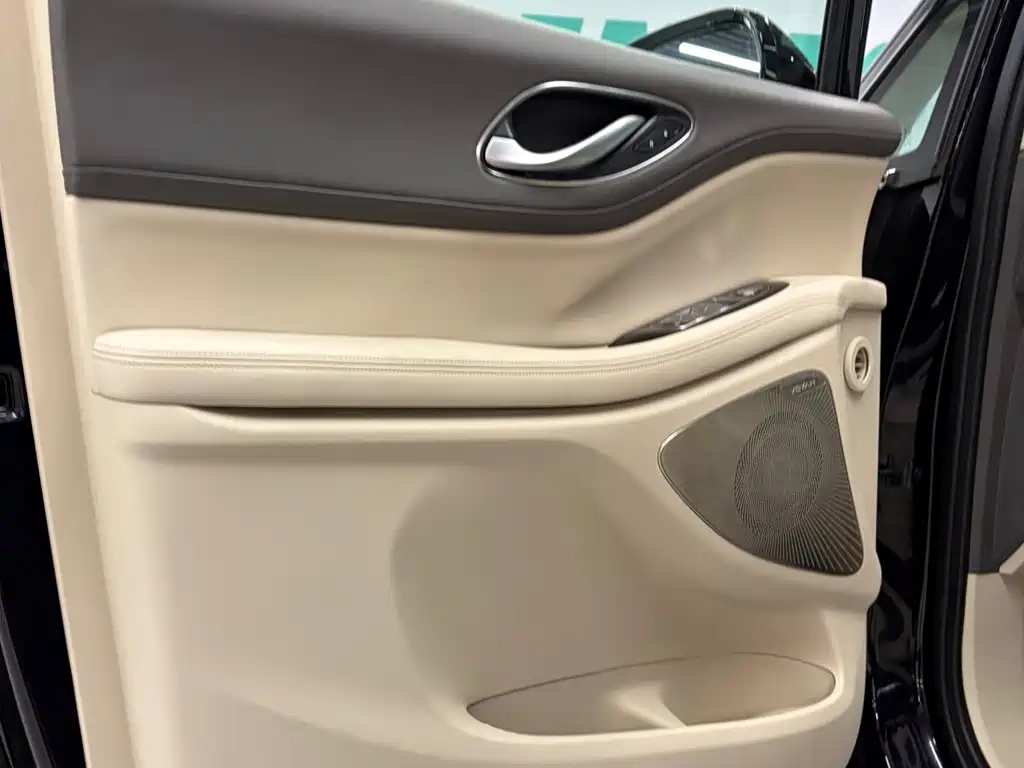 Voyah Dreamer PHEV 4WD Flagship Kunpeng Edition, фото 14