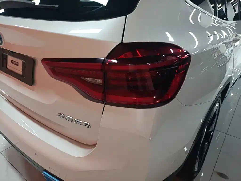BMW iX3 — миниатюра 8
