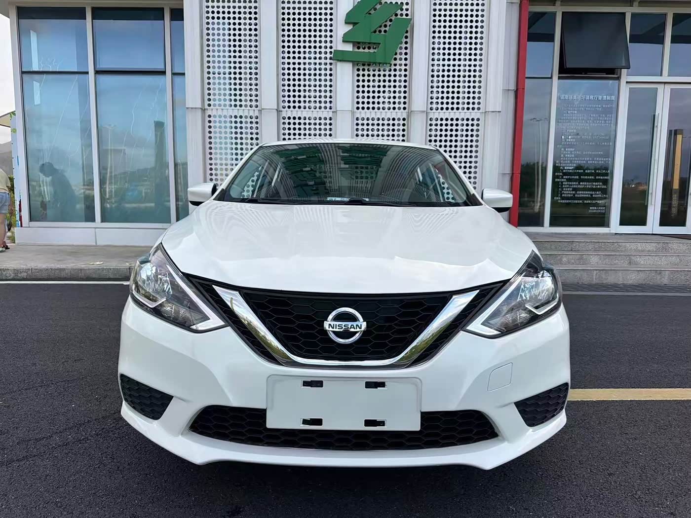 Nissan Sylphy 1.6 л 2022 г. Белый, пробег 48000 км