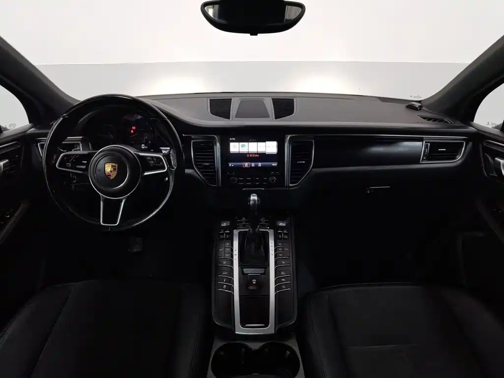 Porsche Macan — миниатюра 5