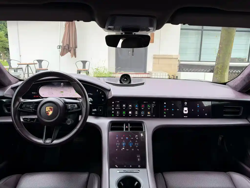 Porsche Taycan — миниатюра 7