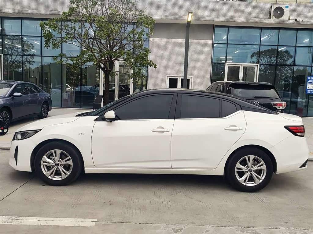 Nissan Sylphy 1.6 л 2026 г. Белый, пробег 4000 км
