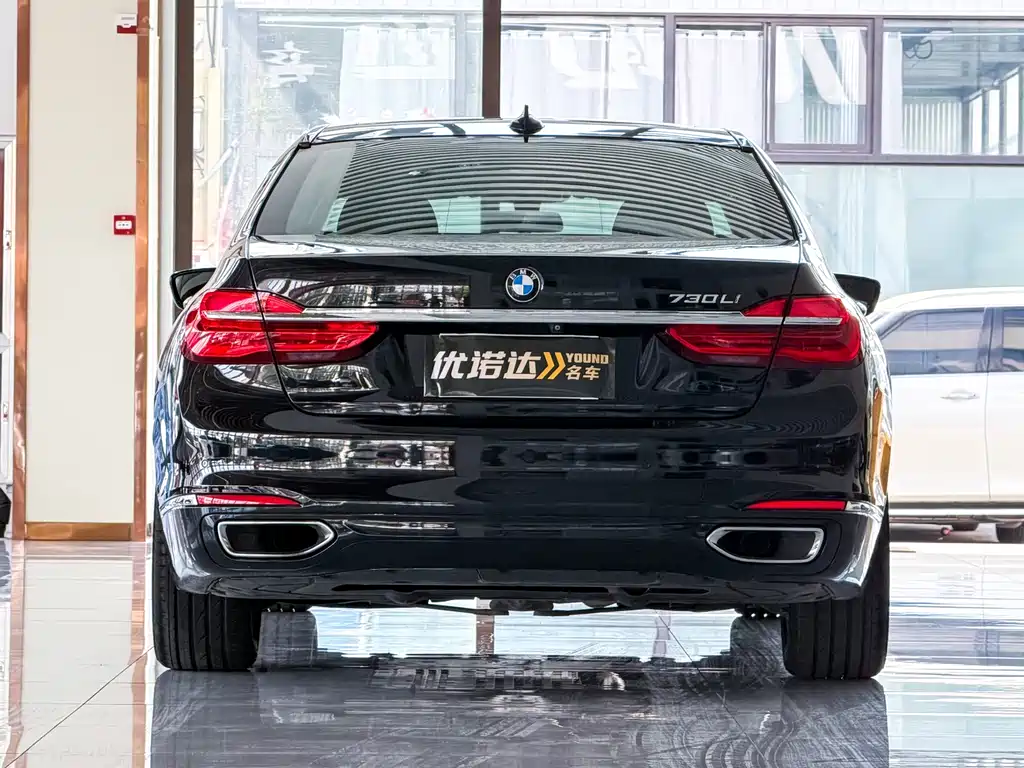 BMW 7 Series — миниатюра 3