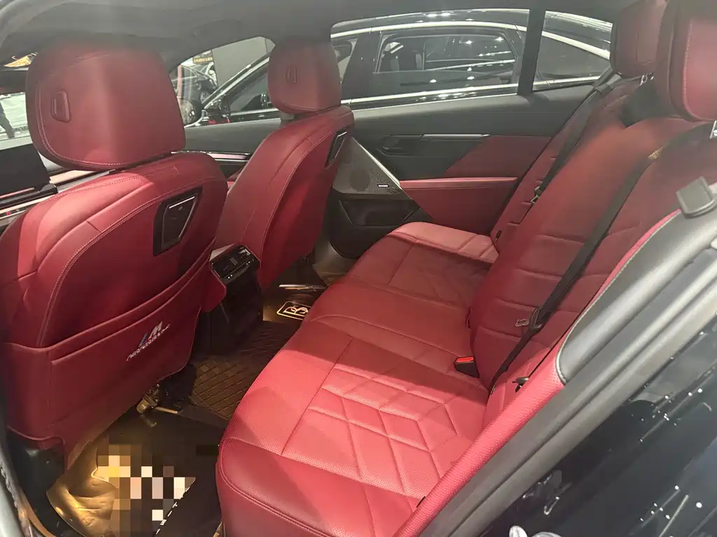 BMW 5 Series — миниатюра 6