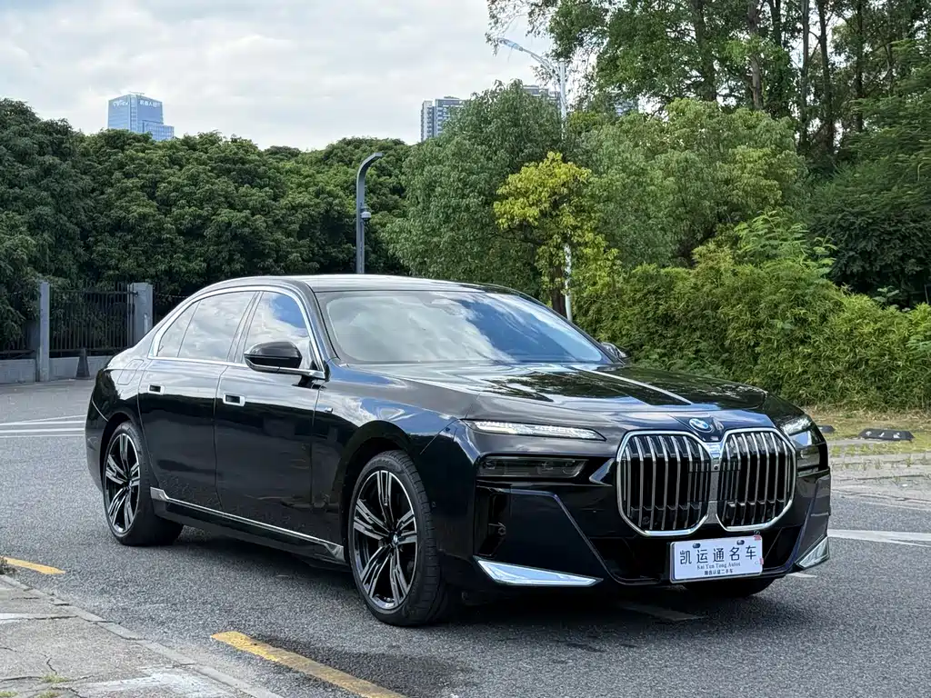 BMW 7 Series — миниатюра 3
