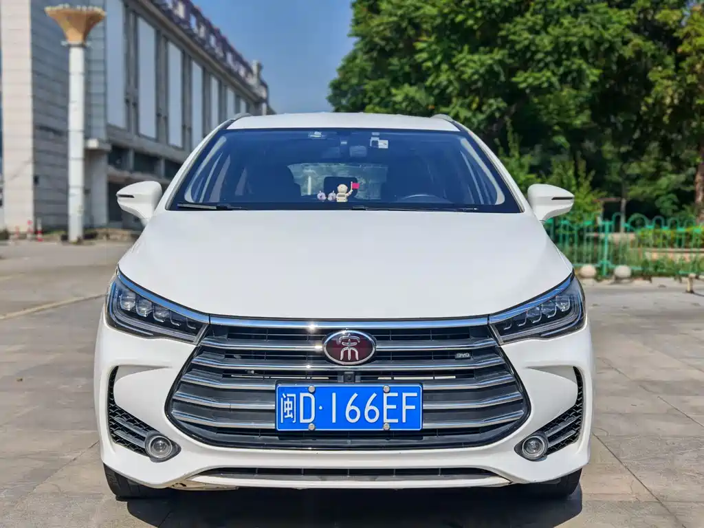 BYD MAX — миниатюра 3