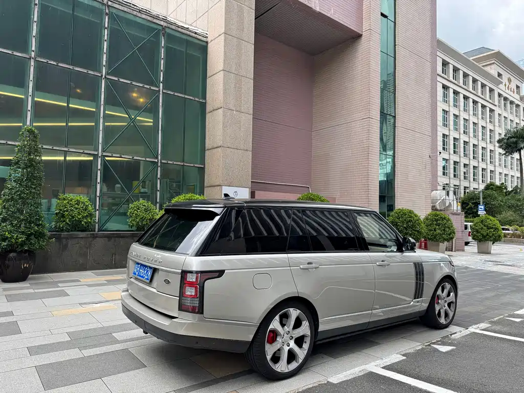 Land Rover Range Rover — миниатюра 8