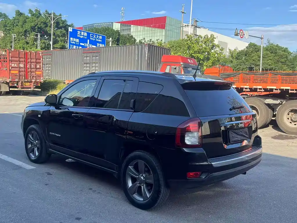 Jeep Compass (Import) — миниатюра 5