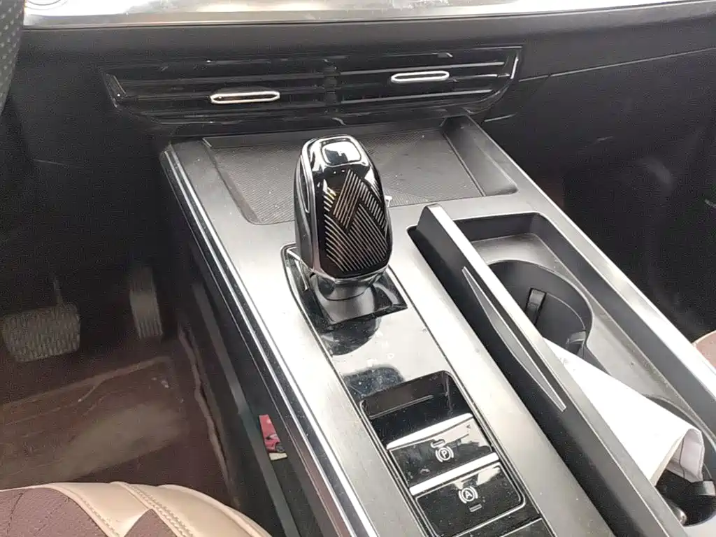 Roewe RX5 MAX — миниатюра 14