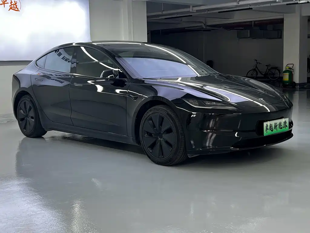 Tesla Model 3 — миниатюра 3