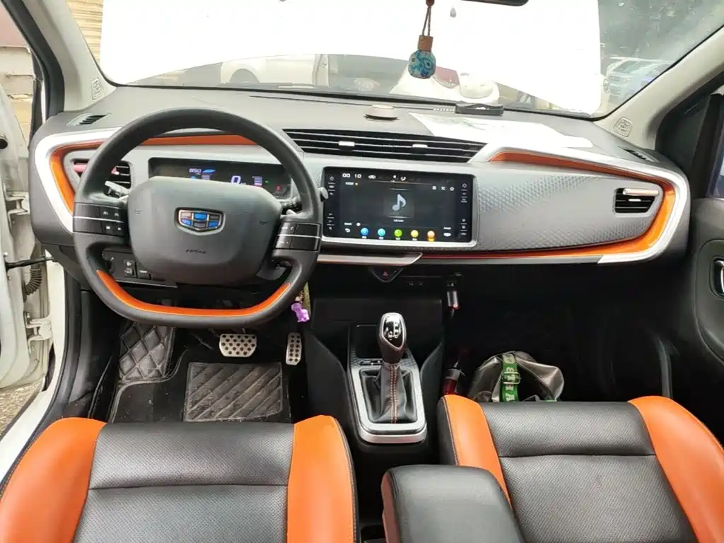 Geely Vision X1 — миниатюра 10