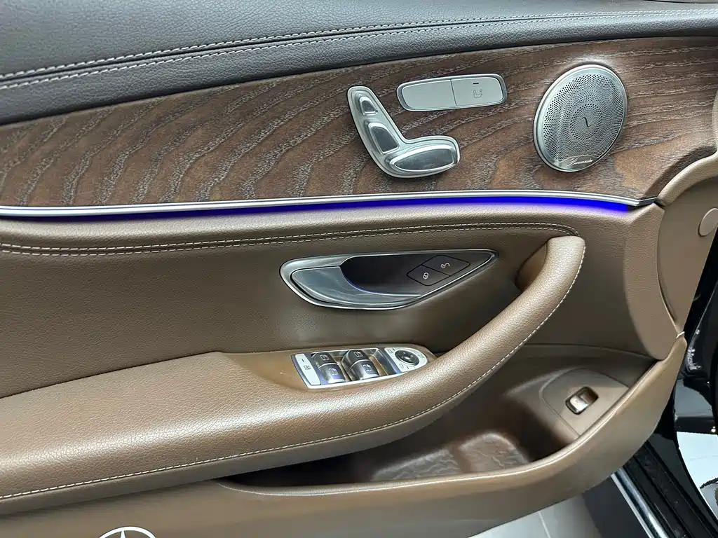 Mercedes-Benz E-Class — миниатюра 16